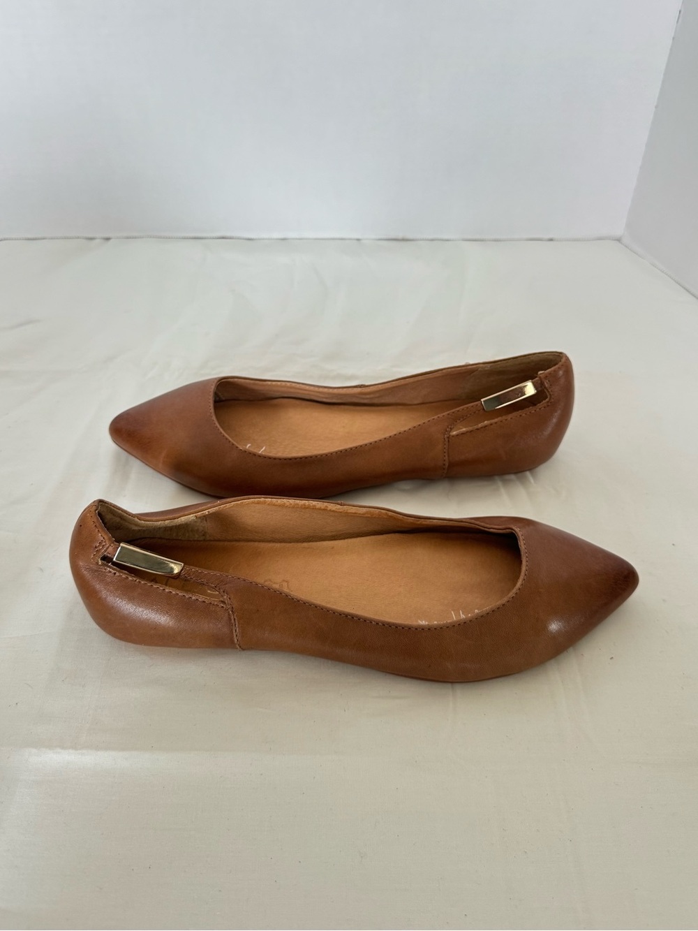 Aldo Brown Pointed Toe Leather Ballet Flats with Gold Accent Size 8.5